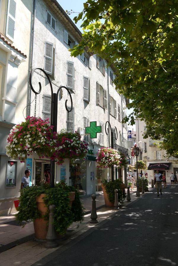 Vieille Ville 1 - Luca'S Apartment, 1 Bedroom, Max 2 Adults And 2 Kids Antibes Luaran gambar